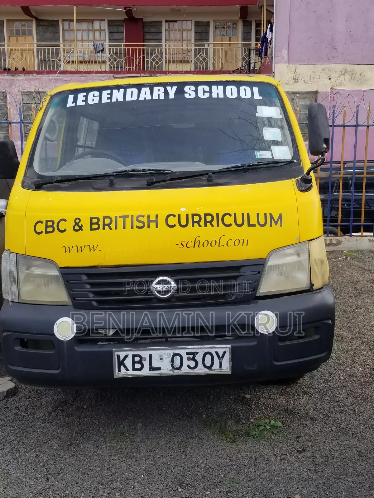 Nissan Caravan (Urvan) 2003 Yellow