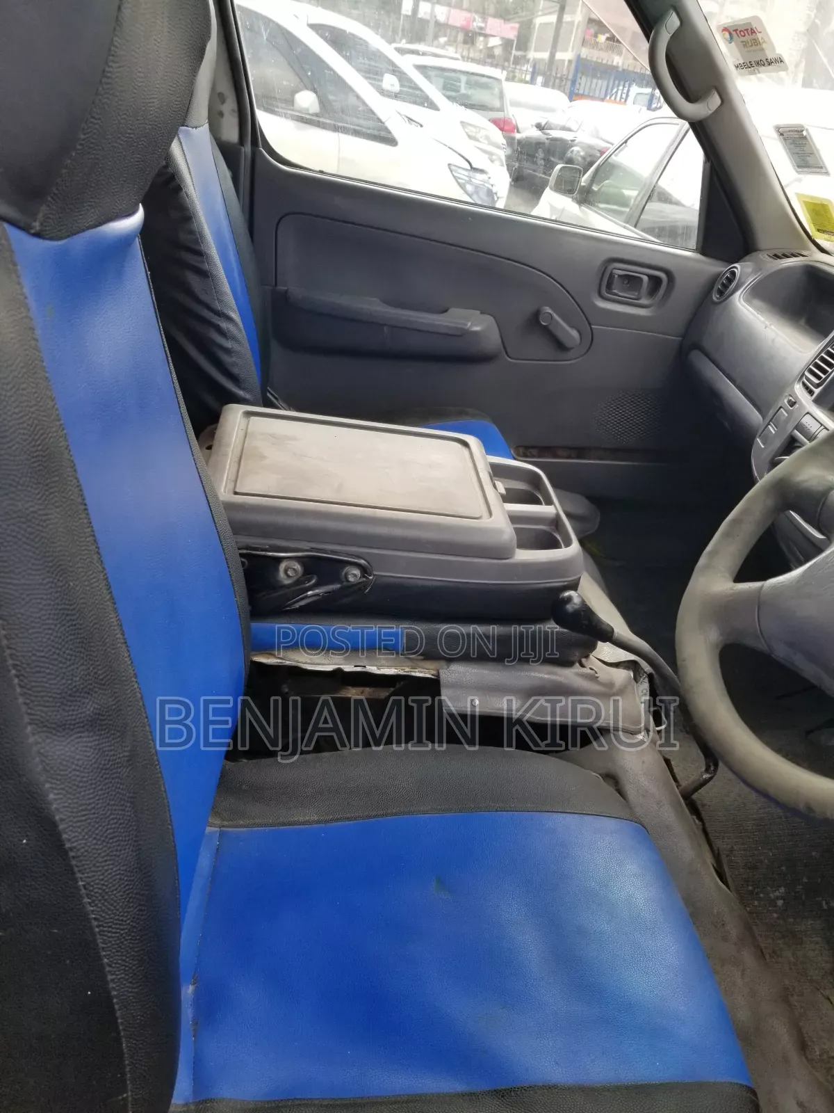 Nissan Caravan (Urvan) 2003 Yellow