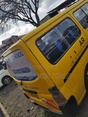 Nissan Caravan (Urvan) 2003 Yellow