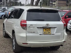Toyota Vanguard 2012 White