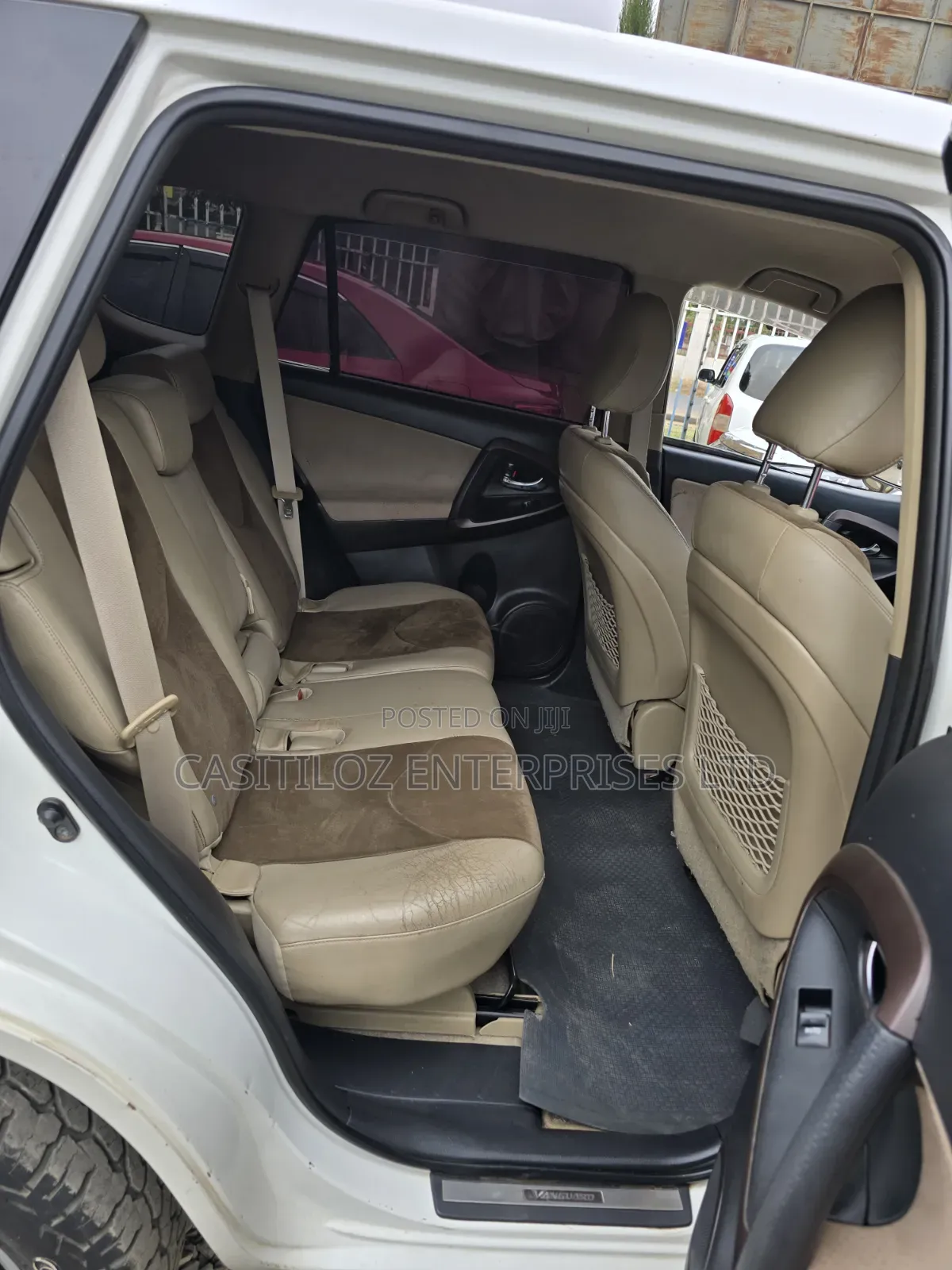 Toyota Vanguard 2012 White