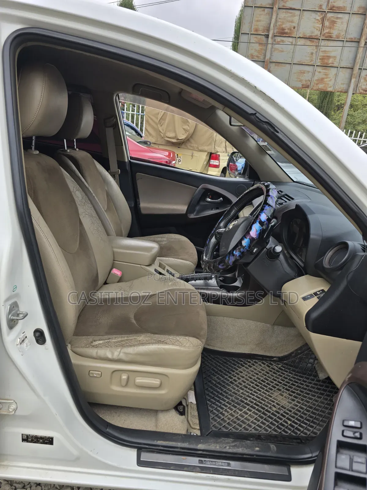 Toyota Vanguard 2012 White