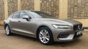 Volvo S60 T4 Momentum 2019 Beige