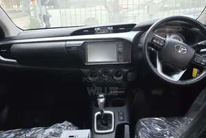 Toyota Hilux 2020 Silver