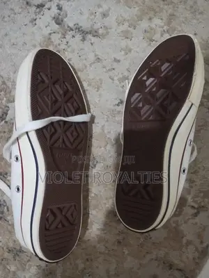 Original White Converse Chuck Taylor Low Tops - Size 4.5