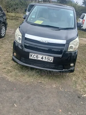Toyota Noah 2010 Black