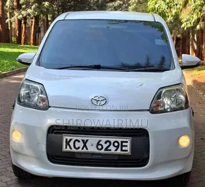 Toyota Porte 2012 Pearl