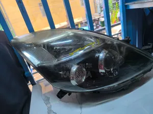 Toyota Isis 2013