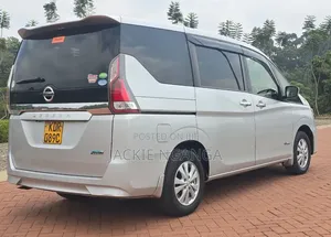Nissan Serena 2017 Silver