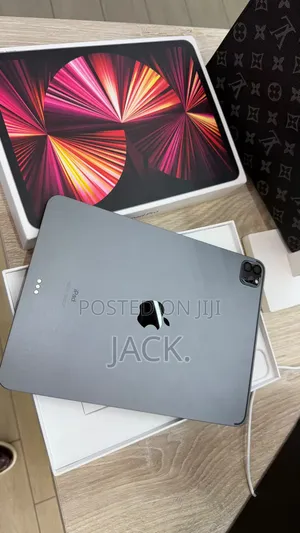 Apple iPad Pro 12.9 (2022) 128 GB Gray