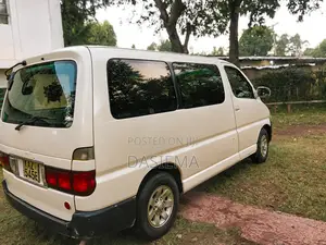 Toyota HiAce 1999 White