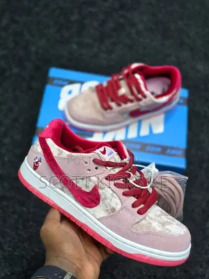 Nike Sb Dunk Strange Love