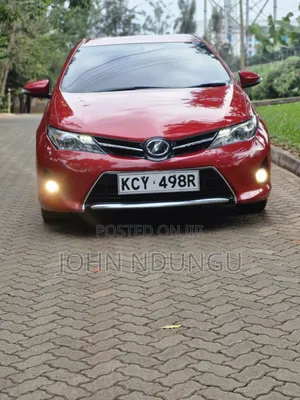 Toyota Auris 2014 Red