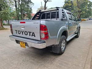 Toyota Hilux 2015 Gray