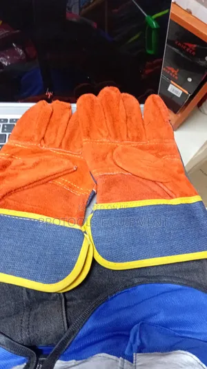 Short Leather Gloves