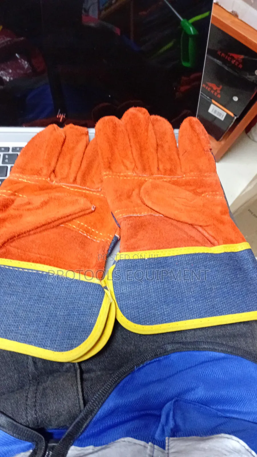 Short Leather Gloves
