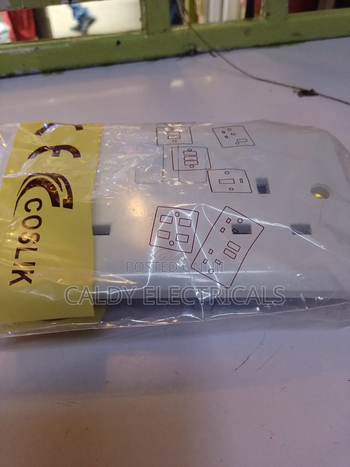 Twin Sockets Coslik 13A