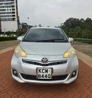 Toyota Ractis 2013 Silver