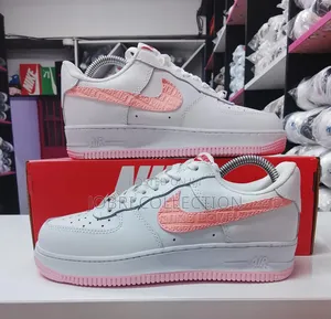 Nike Airforce 1 "Valentine's"
Sneakers