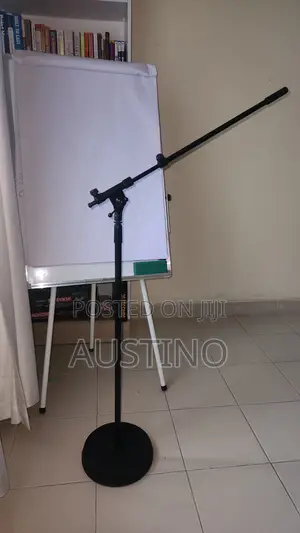 Roundbase Microphone Stand