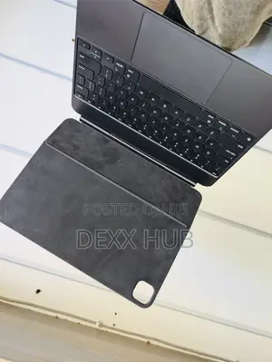Magic Keyboard 13” M5
