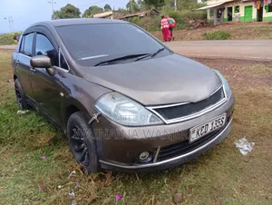 Nissan Tiida 2010 Brown