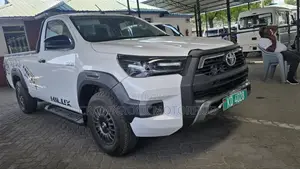 Toyota Hilux 2019 White
