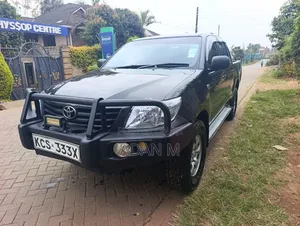 Toyota Hilux 2013 Black