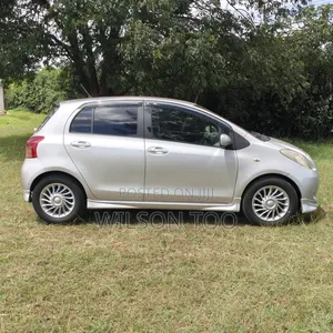 Toyota Vitz 2006 Silver