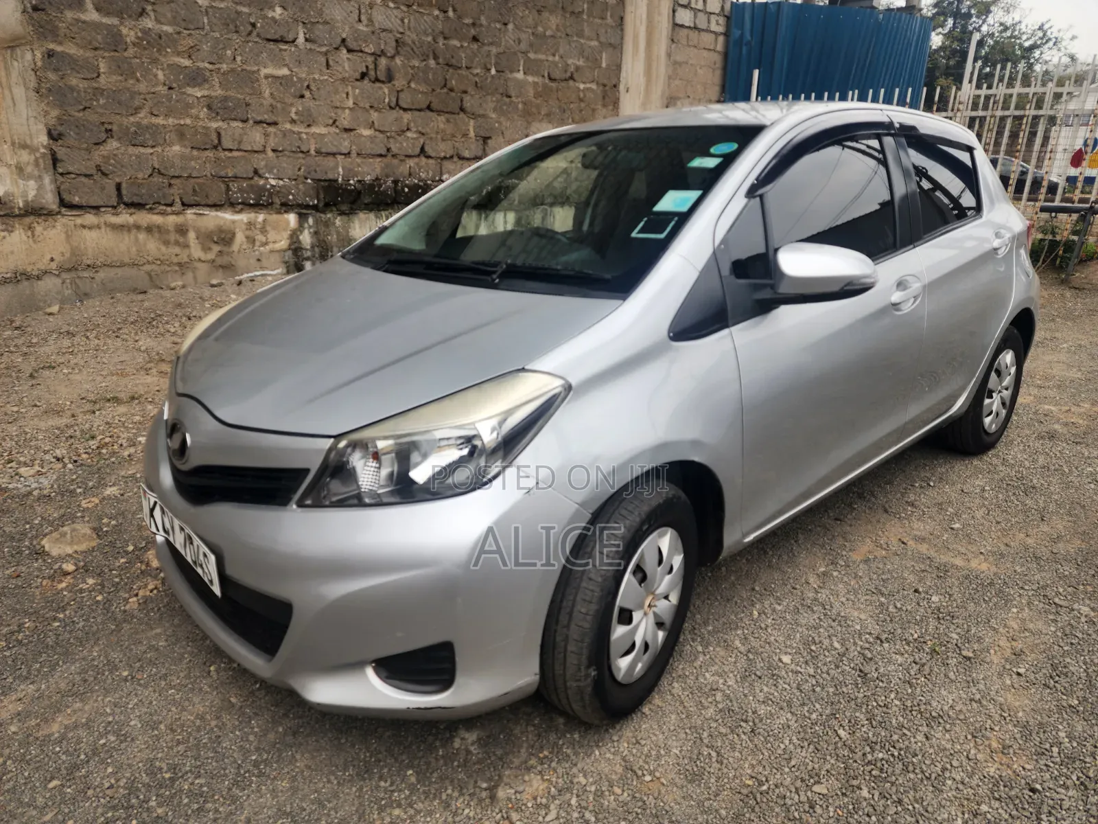 Toyota Vitz 2012 Silver