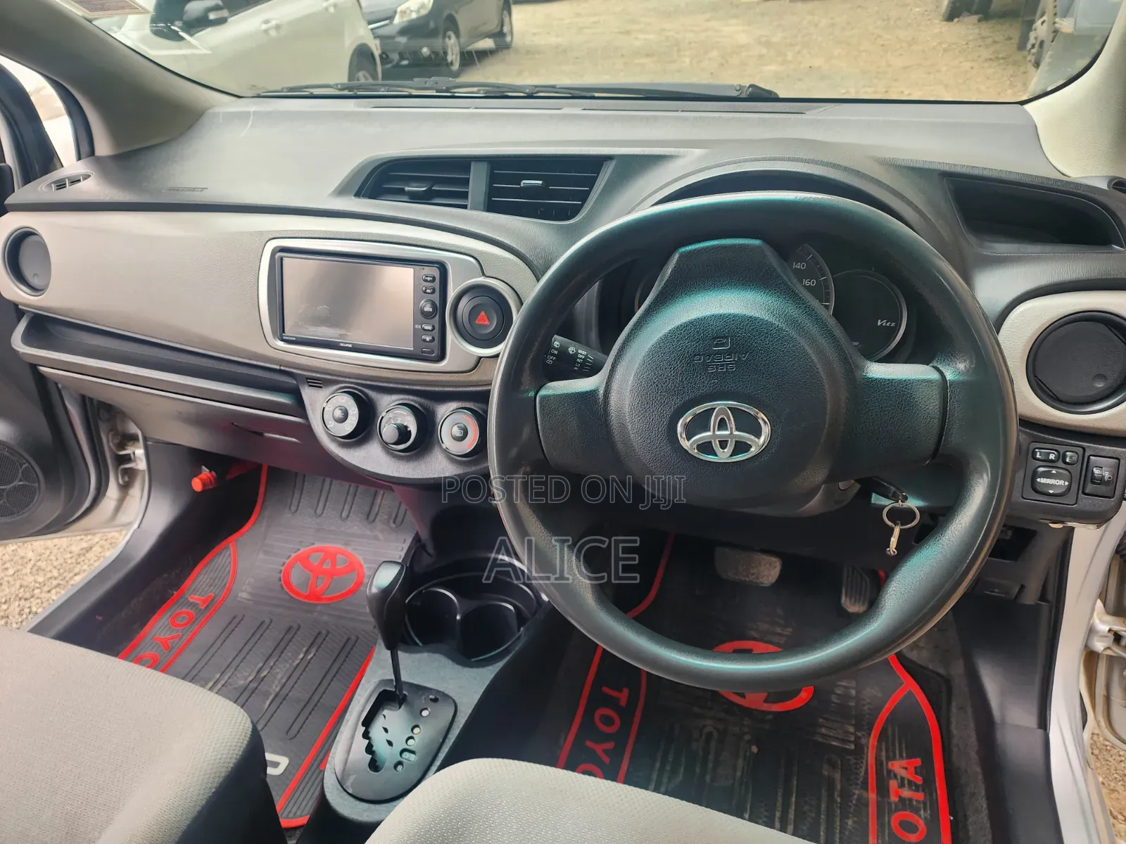 Toyota Vitz 2012 Silver