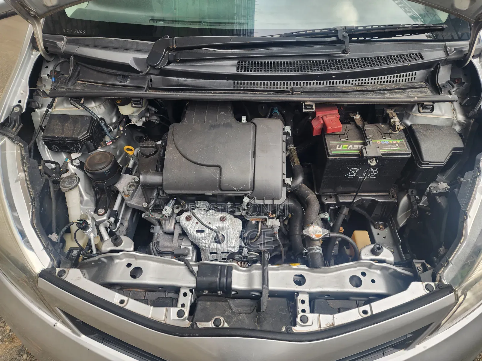 Toyota Vitz 2012 Silver