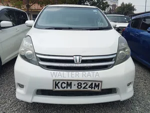 Toyota ISIS 2010 White