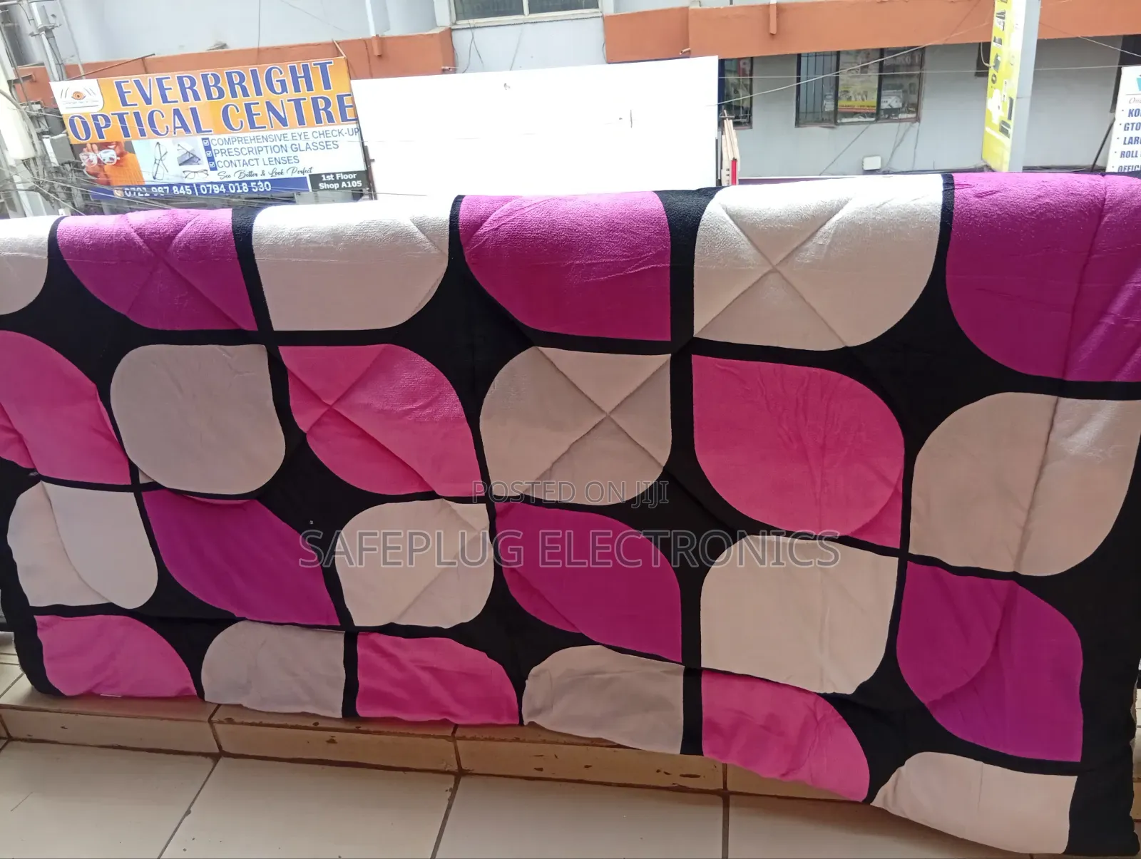 High-Quality Woollen Blanket – Warm, Stylish Comfortable