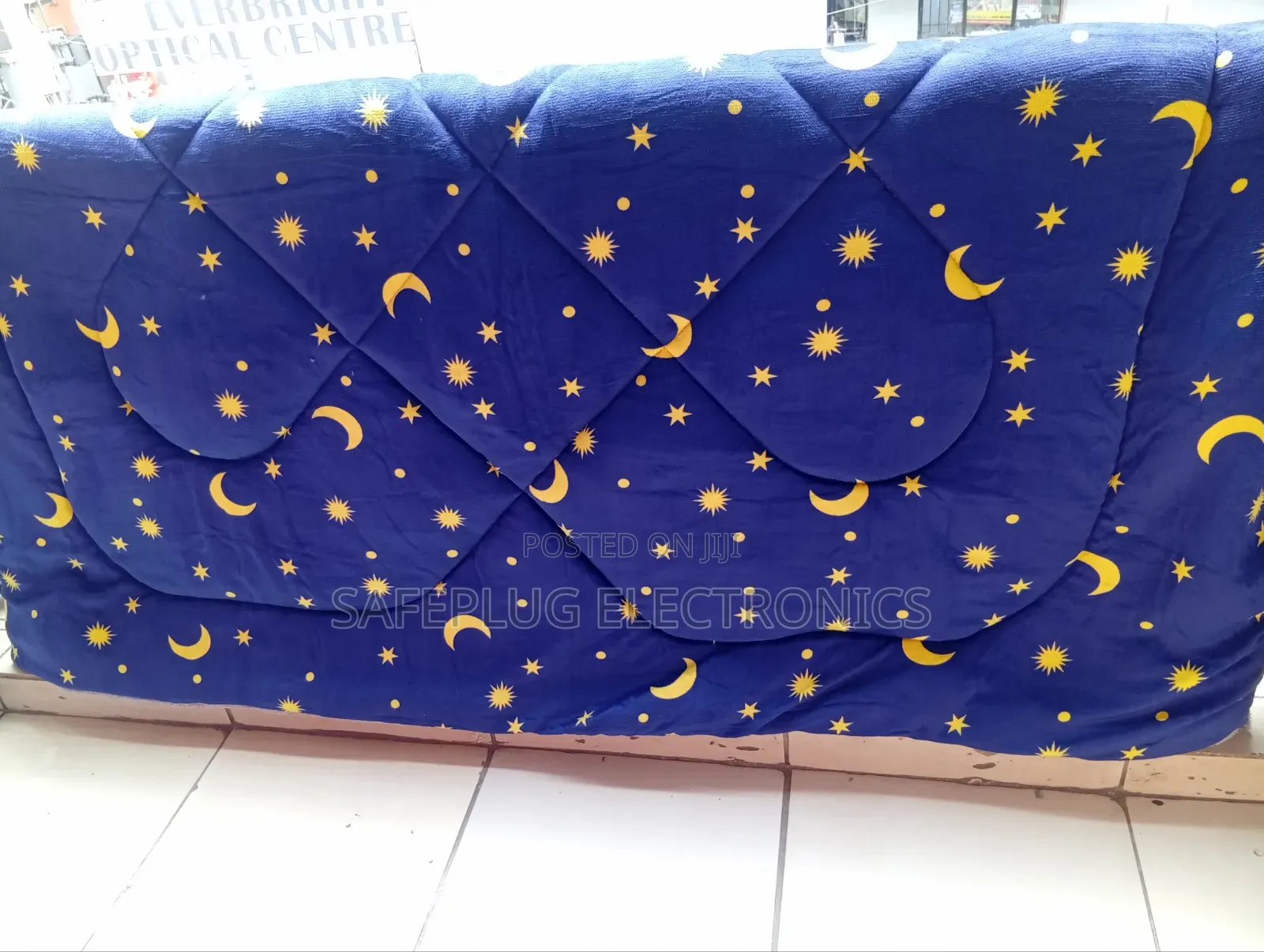 High-Quality Woollen Blanket – Warm, Stylish Comfortable