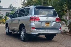 Toyota Land Cruiser 2010 Silver