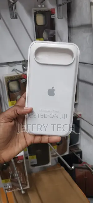 iPhone 17 Horizontal Pill-Shaped Camera Cutout Cover