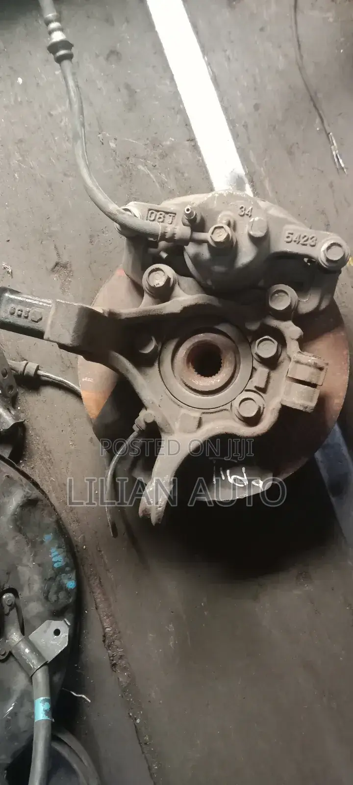 Tiida Front Hub