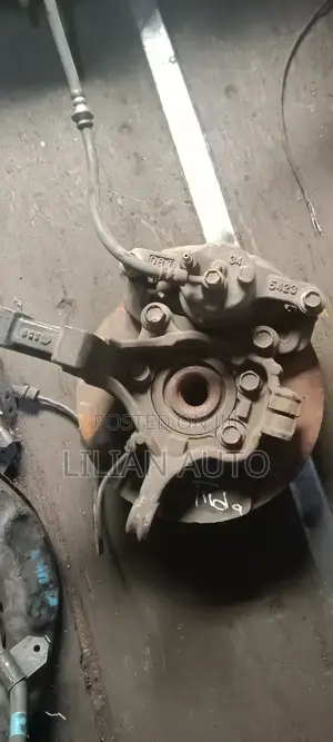 Tiida Front Hub
