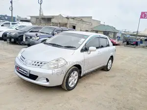 Nissan Tiida 2010 Silver