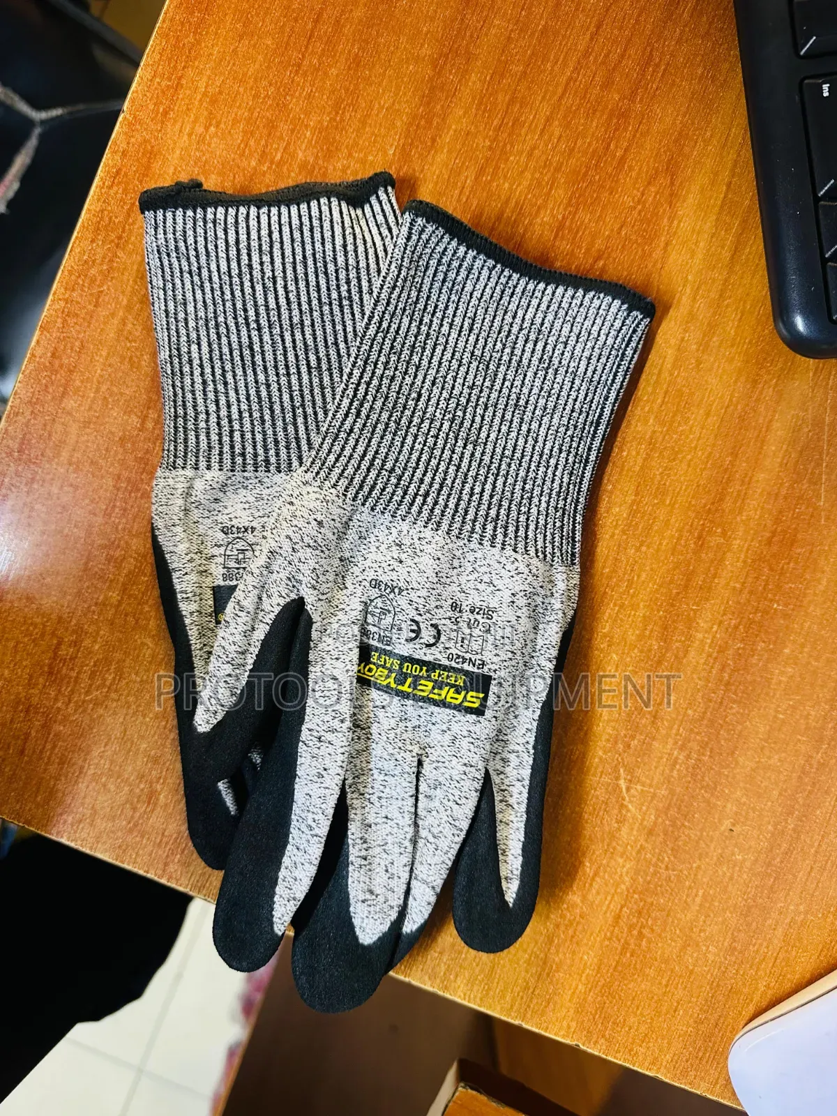 Anticut Glove