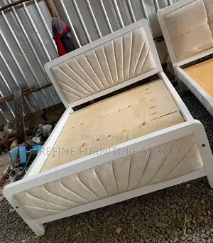 Mocket Bed 4by 6 Cream White