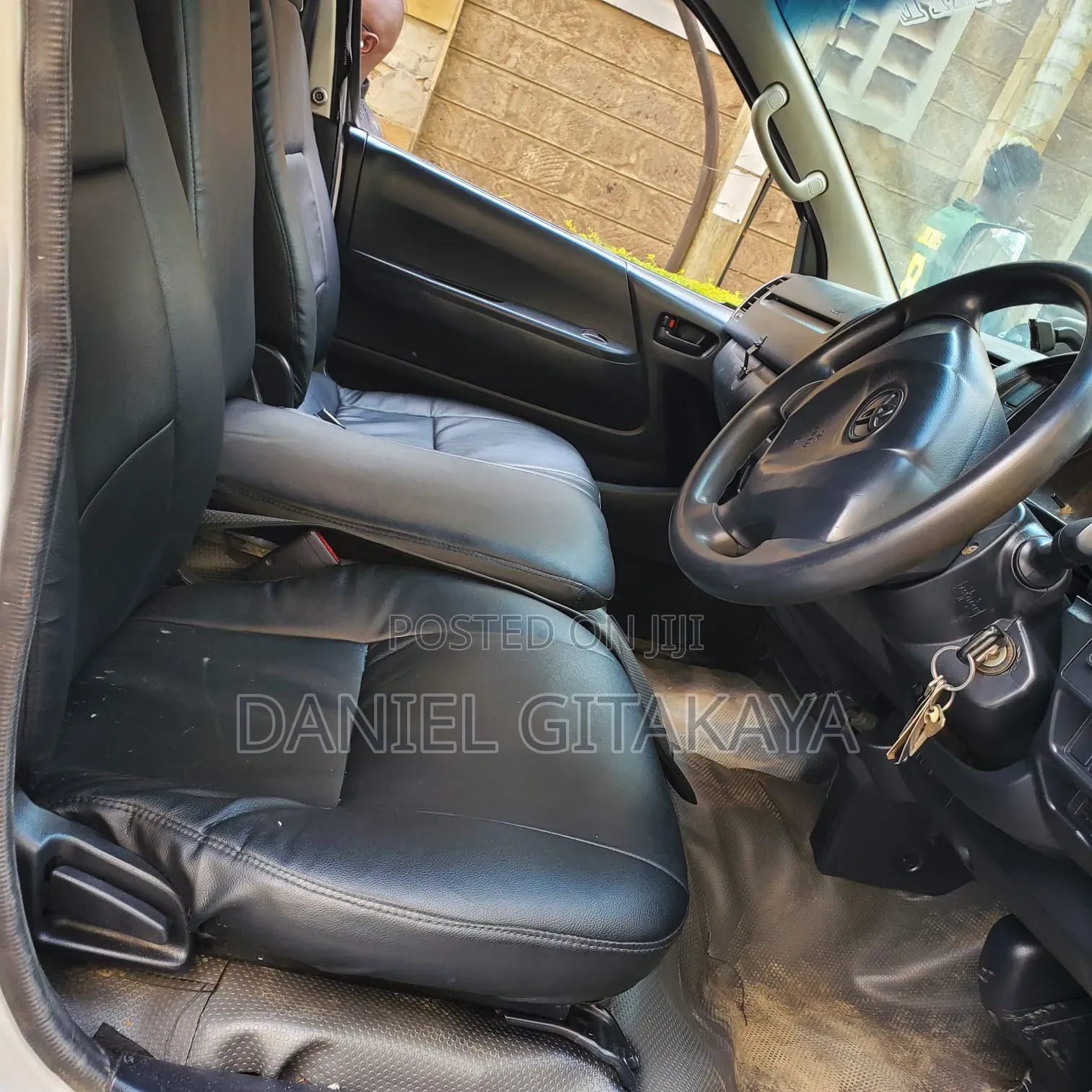 Toyota HiAce 2015 Silver