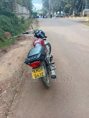 Bajaj Boxer 100 2025 Red