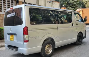 Toyota HiAce 2015 Silver