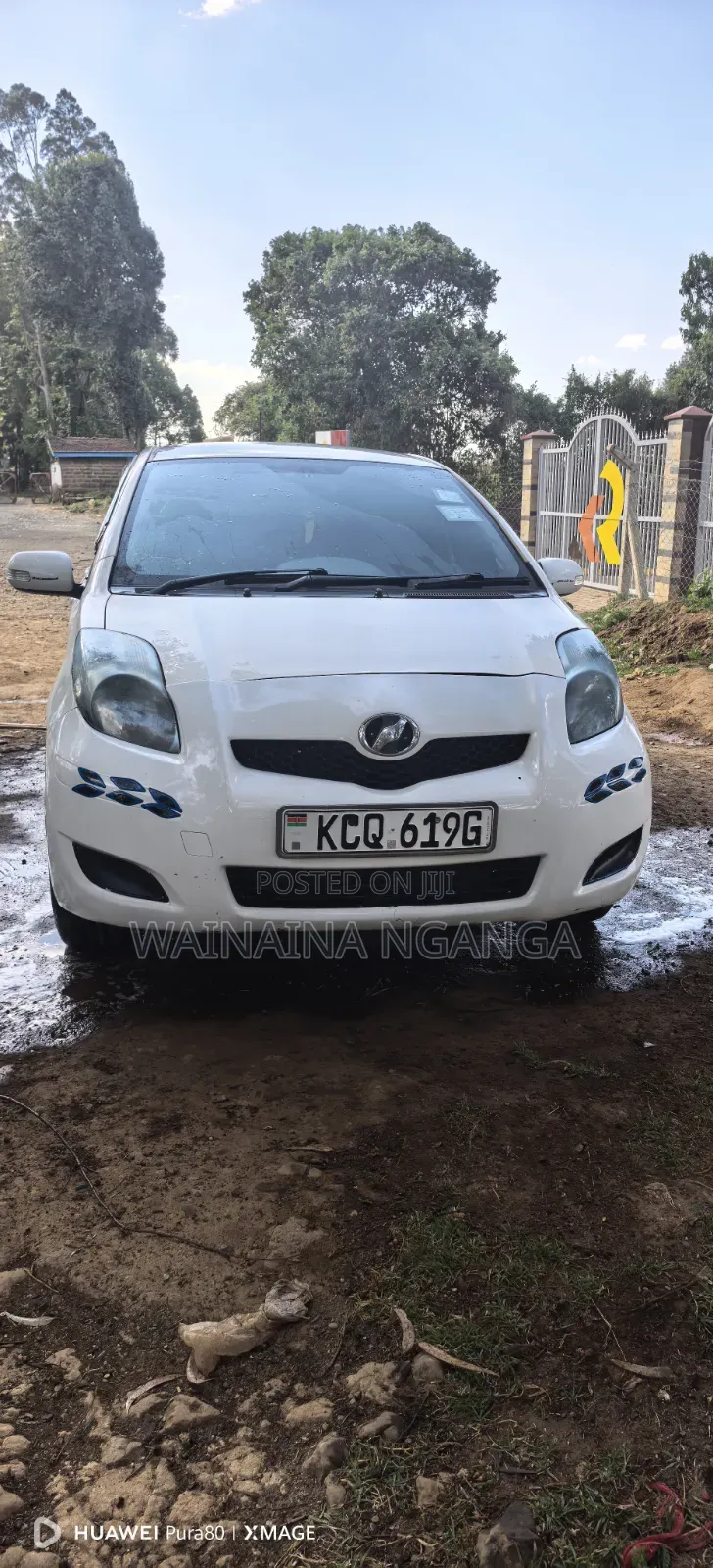 Toyota Vitz 2010 White
