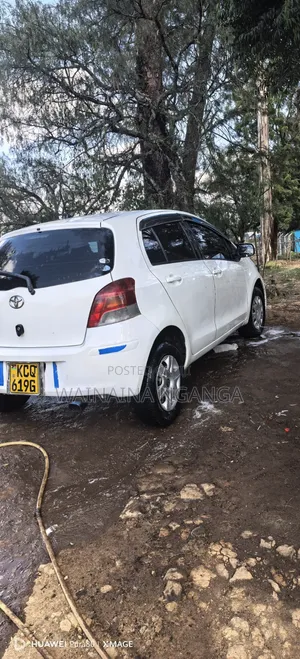 Toyota Vitz 2010 White