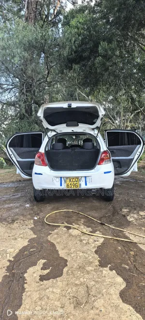 Toyota Vitz 2010 White