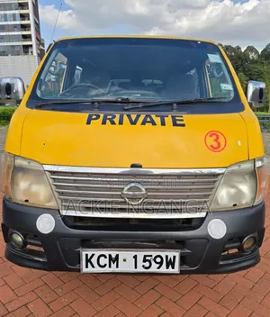 Nissan Caravan (Urvan) 2010 Yellow