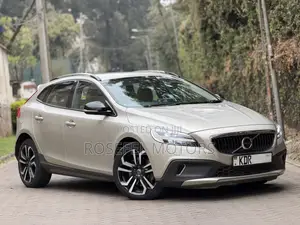 Volvo V40 2017 Gold